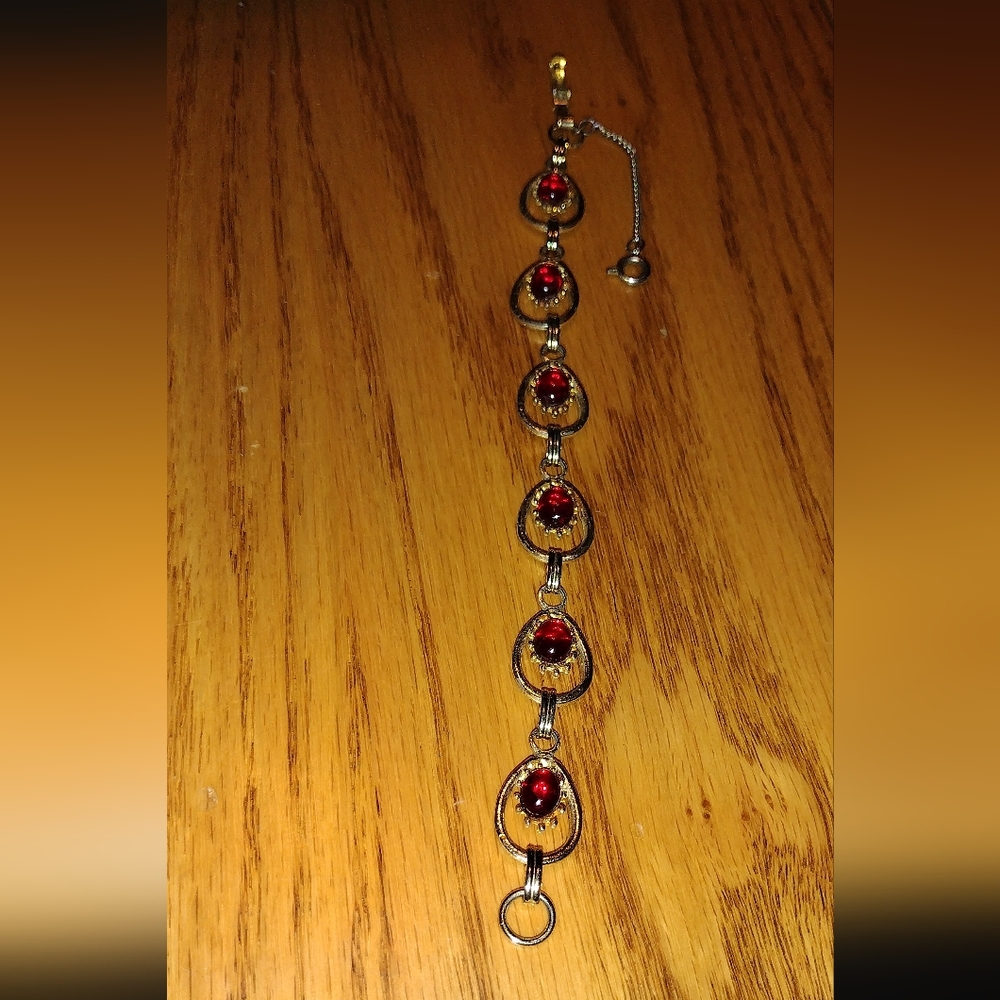 Gold and red carbachon vintage bracelet